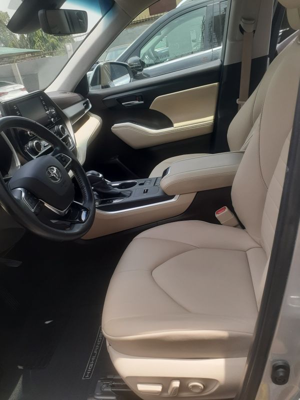 Thumbnail 6 of 2020 Toyota Highlander